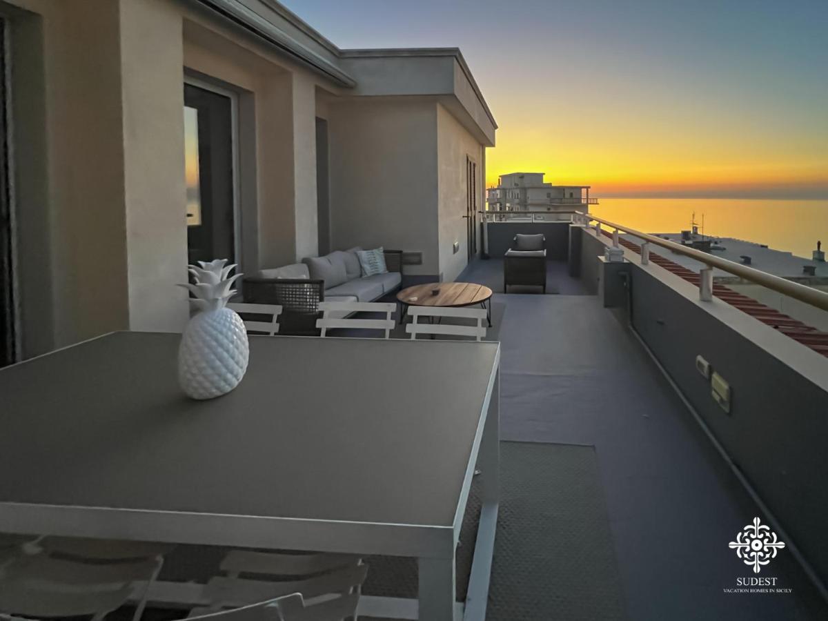 Infinito - Attico Sul Mare Apartment เวียสเต ภายนอก รูปภาพ
